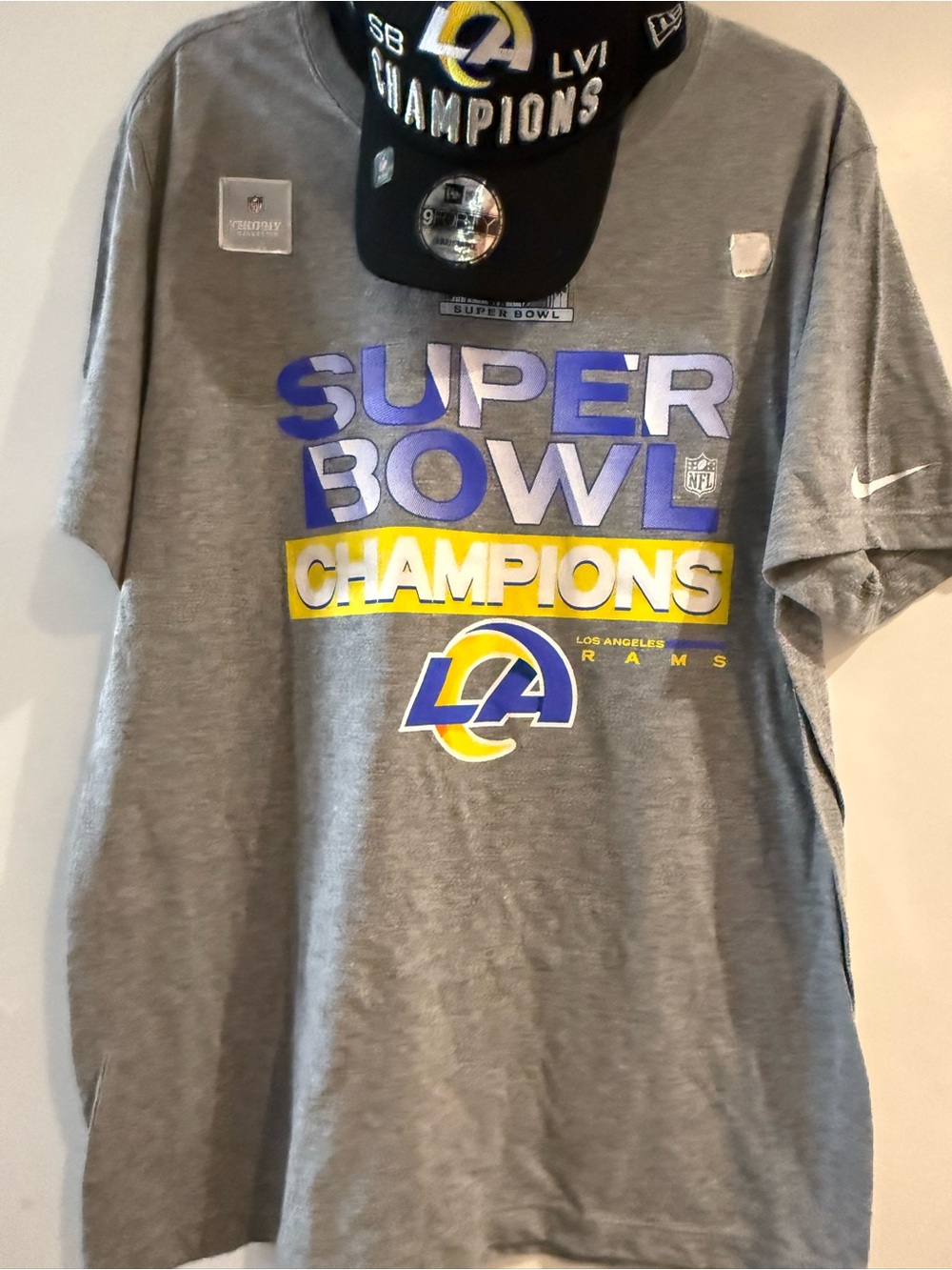 Los Angeles Rams Nike Super Bowl LVI Champions T-Shirt and hat Gray NEW Large